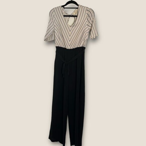 Open back jumpsuit size Medium with a matching belt and pockets, NWOT - Picture 2 of 7